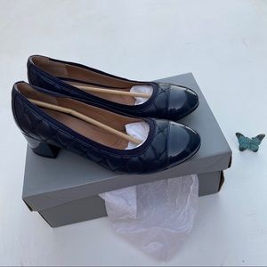 - Nwt Vionic Quilted Leather Block-Heel Pumps -Navy